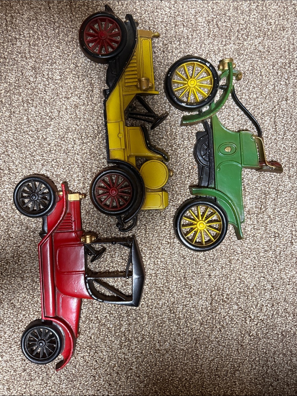Sexton USA Vintage cast metal wall art - Red, Yellow & Green